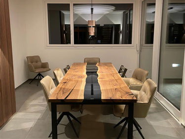 Epoxidharz Tisch aus Nussbaumholz mit transparentem schwarzem Harz 6