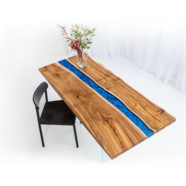 Epoxidharz Tisch aus Nussbaum mit Metallic Blau Harz 1