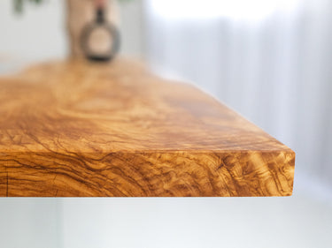 Epoxidharz Tisch aus Olivenholz mit transparentem Harz 10