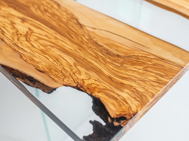 Epoxidharz Tisch aus Olivenholz mit transparentem Harz 5