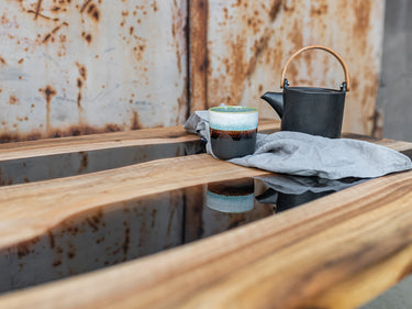 Couchtisch aus Nussbaumholz mit transparentem schwarzem Harz. 7