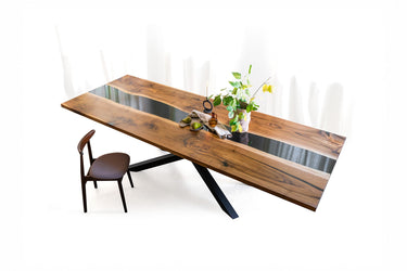 Epoxidharz Tisch aus Nussbaumholz mit transparentem schwarzem Harz